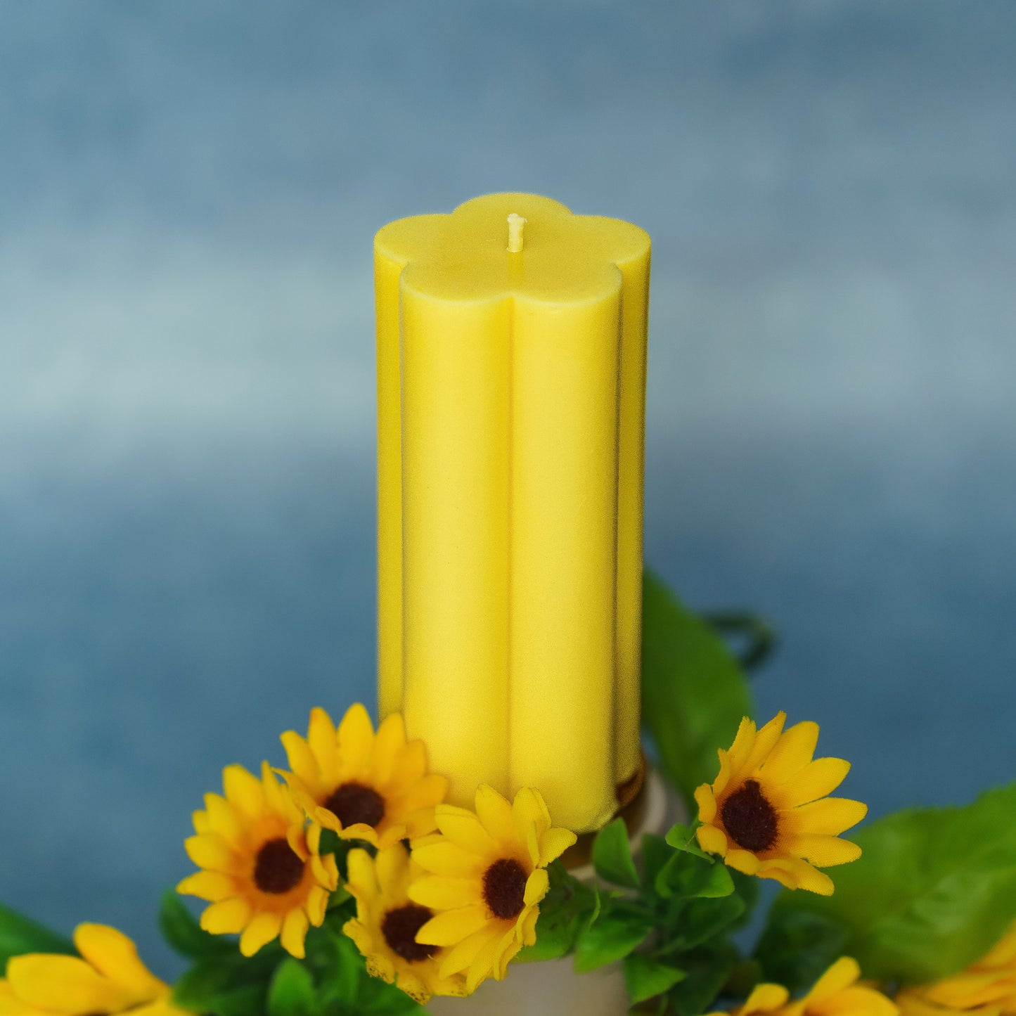 Set of 2 Daisy Pillar Candles - Yellow